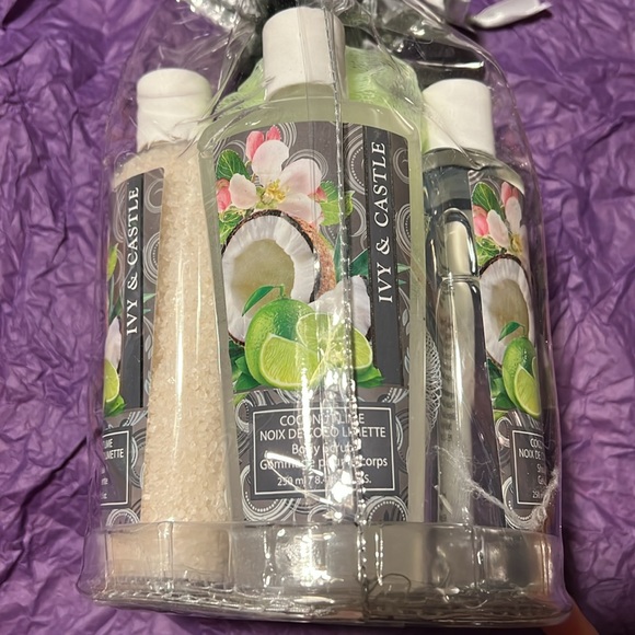 Ivy & Castle 8 Piece Bath Collection (New with Tags) - Picture 4 of 7